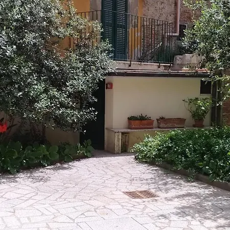 Ξενοδοχείο με διαμερίσματα Domus